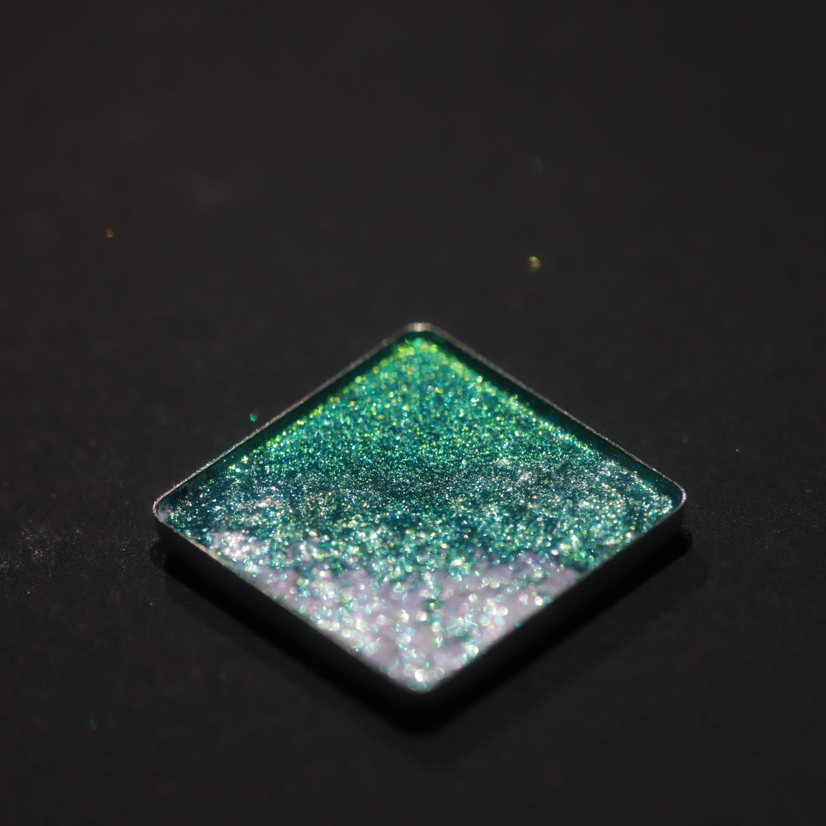 FESTIVE ELEGANCE - MULTICHROME SPLIT PAN SINGLES ONLY (Magnetic Pan)