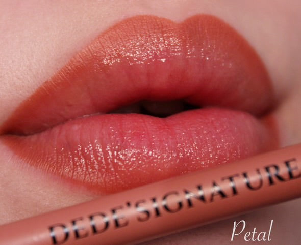 PETAL LIP LINER
