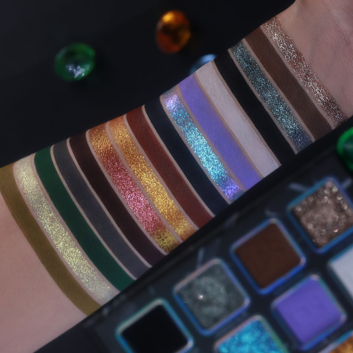BROKEN JEWELS PALETTE [MAGNETIC PANS]